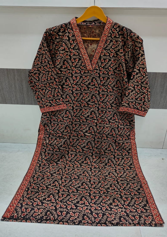 Thara Black Stright-Cut Kurtis